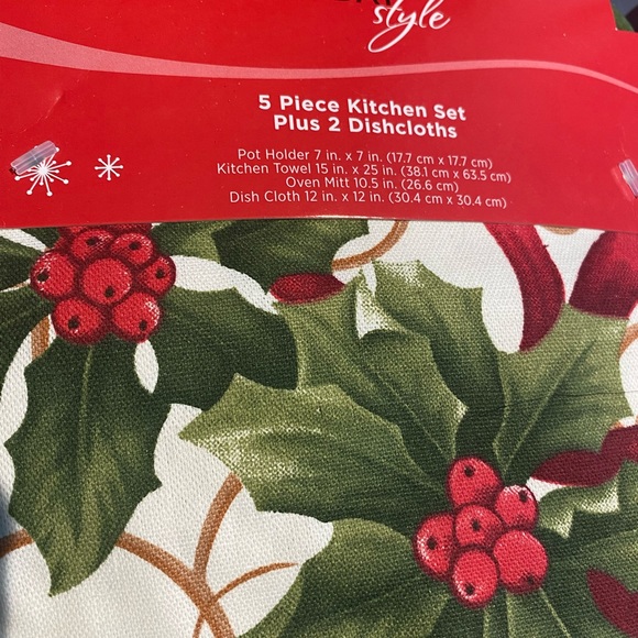 Seven-Piece Holiday Linens - Picture 4 of 5
